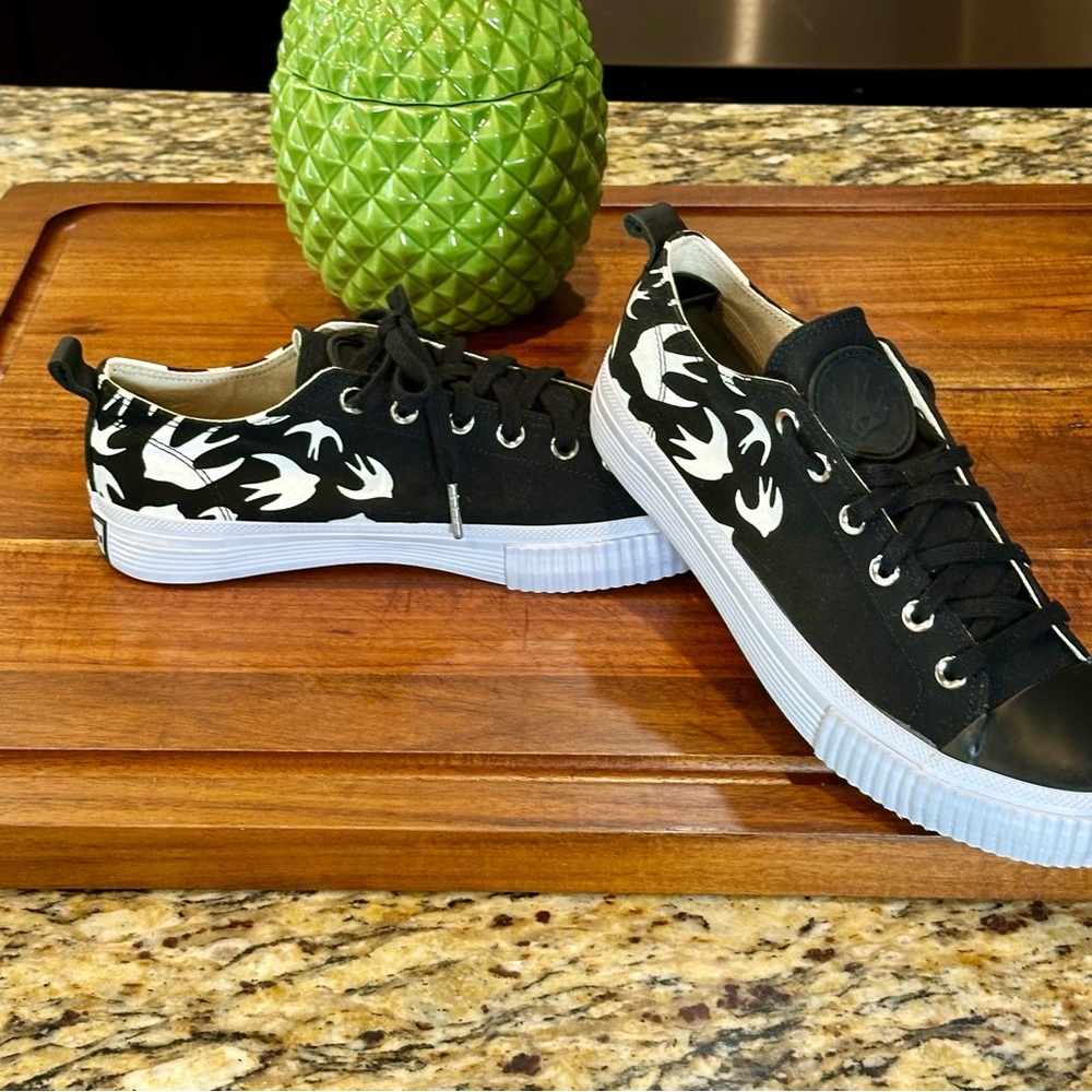 MCQ Alexander McQueen Swallow Cap Toe Sneakers - Picture 5 of 10